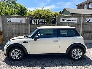 Used 2013 MINI Hatch One White - Interior and Exterior details 14