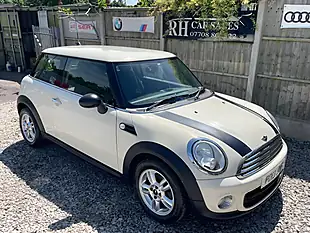 Used 2013 MINI Hatch One White - Interior and Exterior details 2