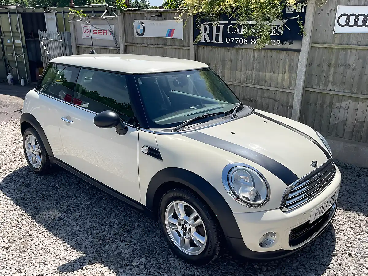 Used 2013 MINI Hatch One White - Interior and Exterior details 2