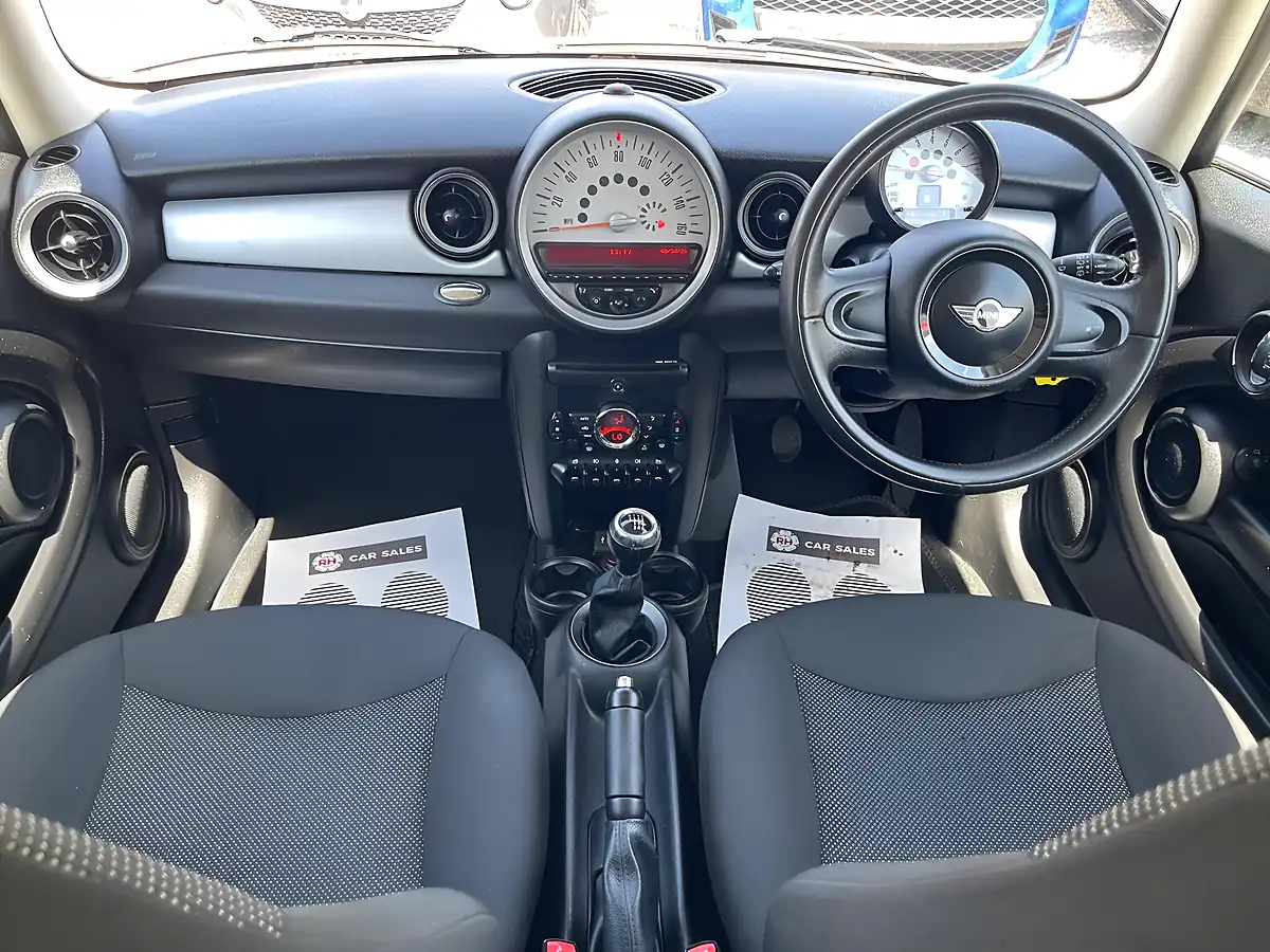 Used 2013 MINI Hatch One White - Interior and Exterior details 4