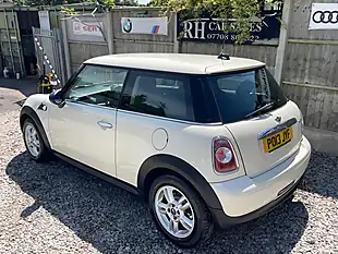Used 2013 MINI Hatch One White - Interior and Exterior details 7