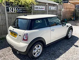 Used 2013 MINI Hatch One White - Interior and Exterior details 9
