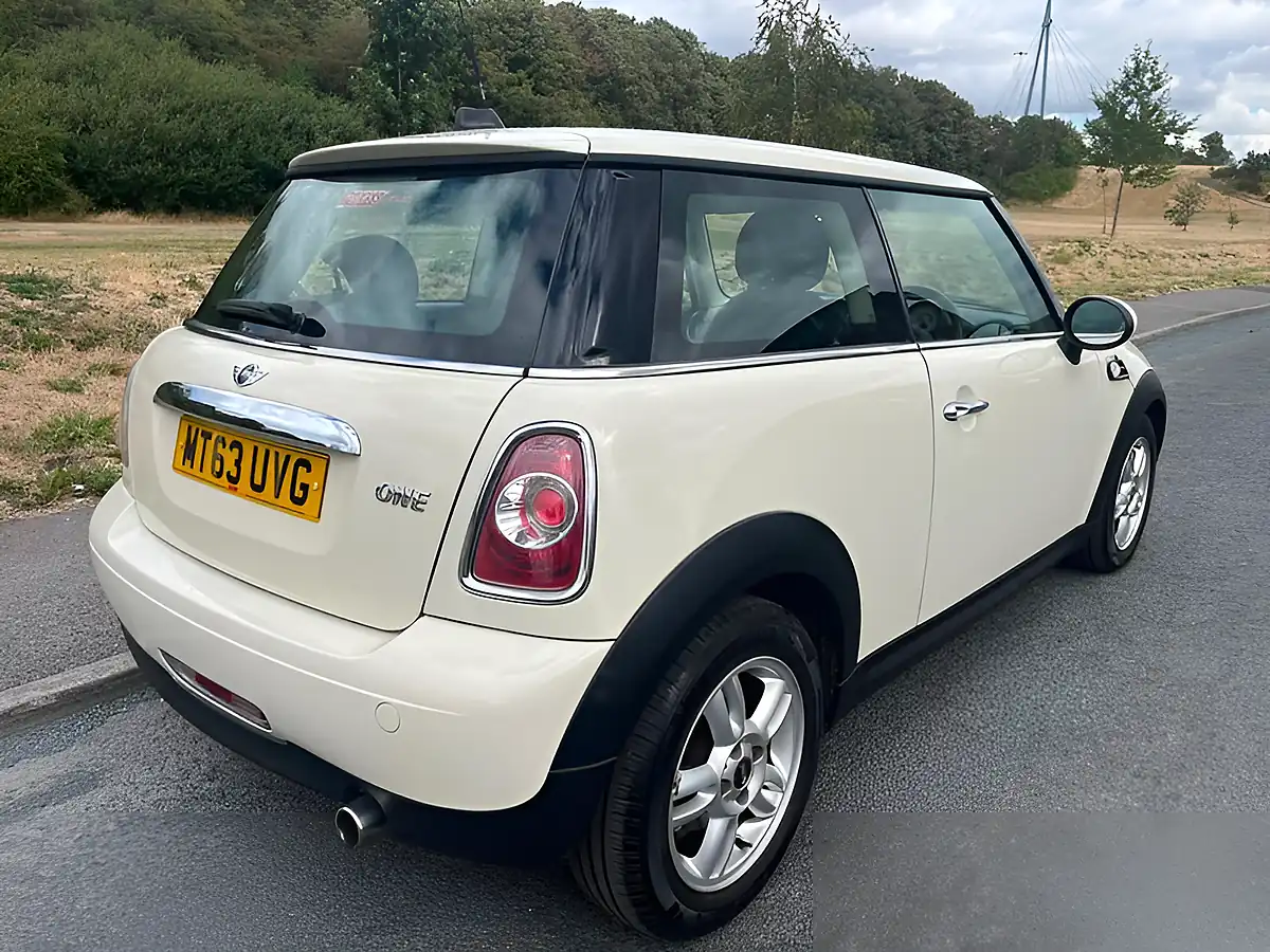 Used 2013 MINI Hatch One White - Interior and Exterior details 2