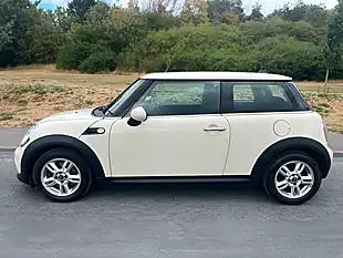 Used 2013 MINI Hatch One White - Interior and Exterior details 4