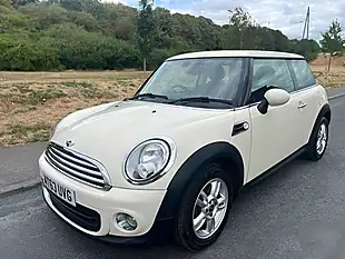 Used 2013 MINI Hatch One White - Interior and Exterior details 5
