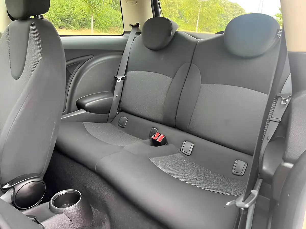 Used 2013 MINI Hatch One White - Interior and Exterior details 7