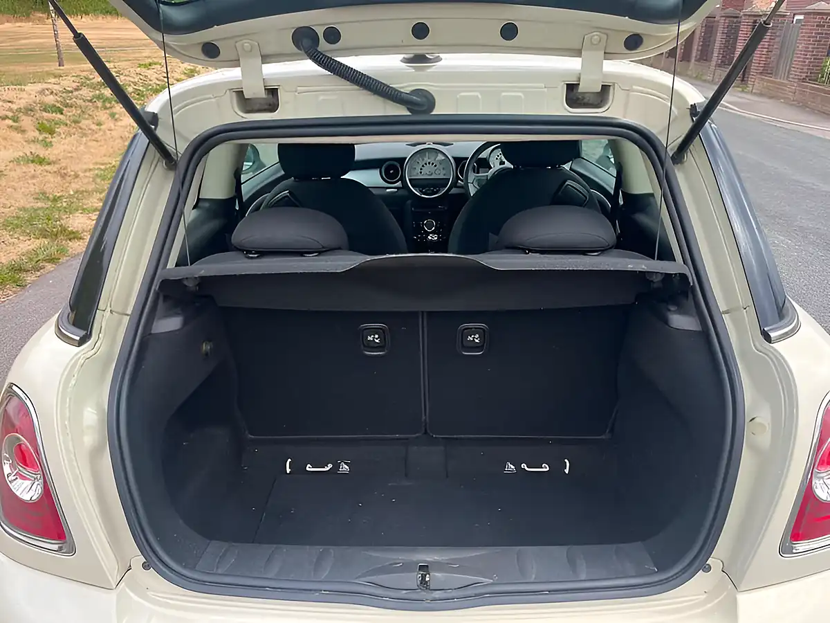 Used 2013 MINI Hatch One White - Interior and Exterior details 8