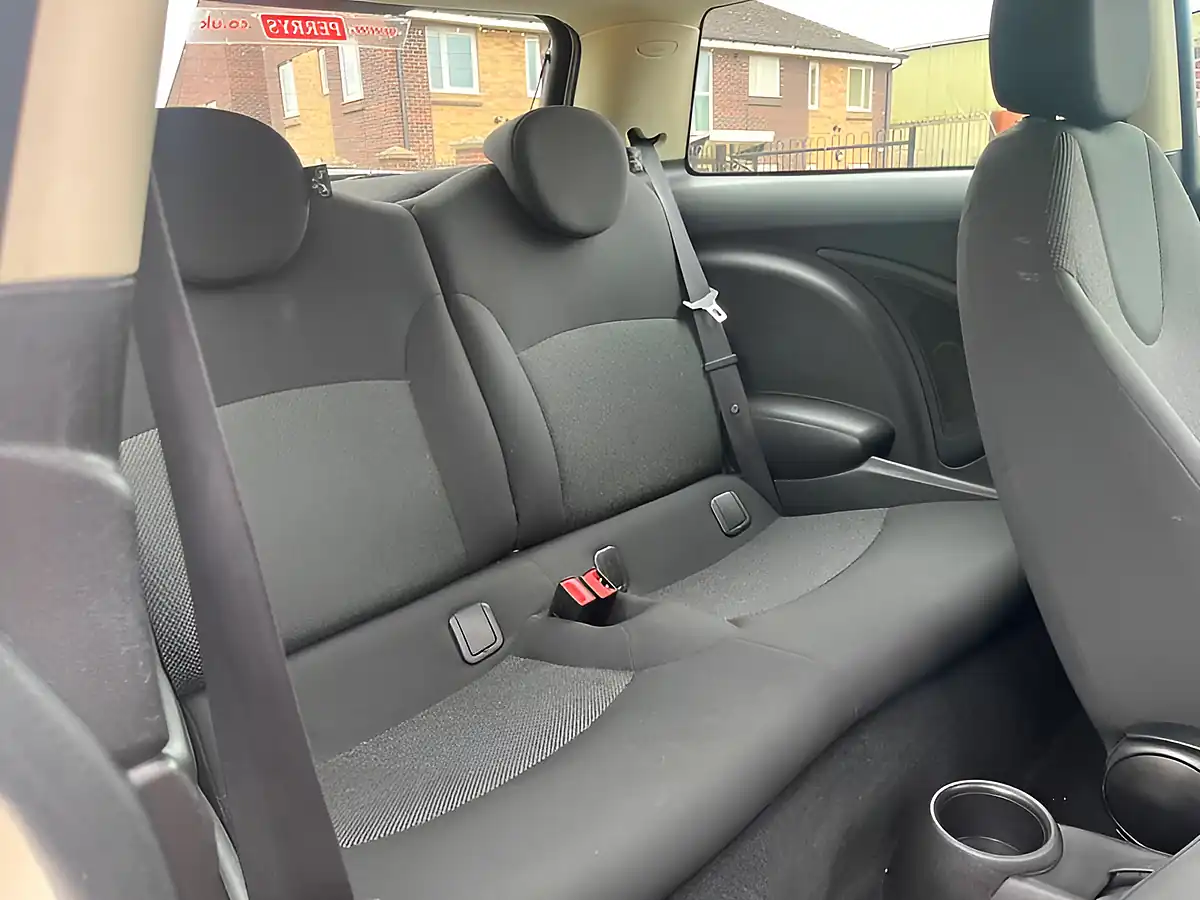 Used 2013 MINI Hatch One White - Interior and Exterior details 9