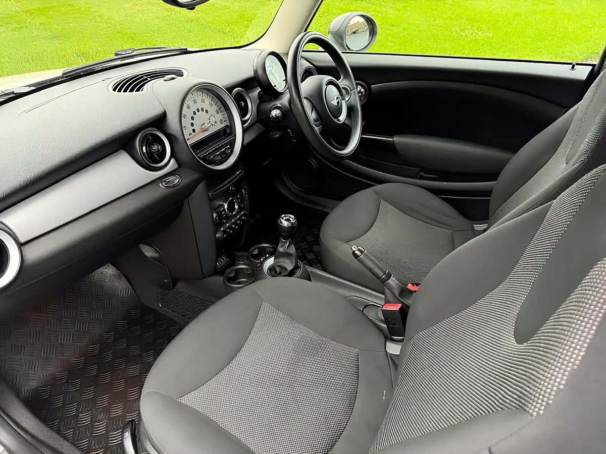 Used 2013 MINI One White - Interior and Exterior details 13