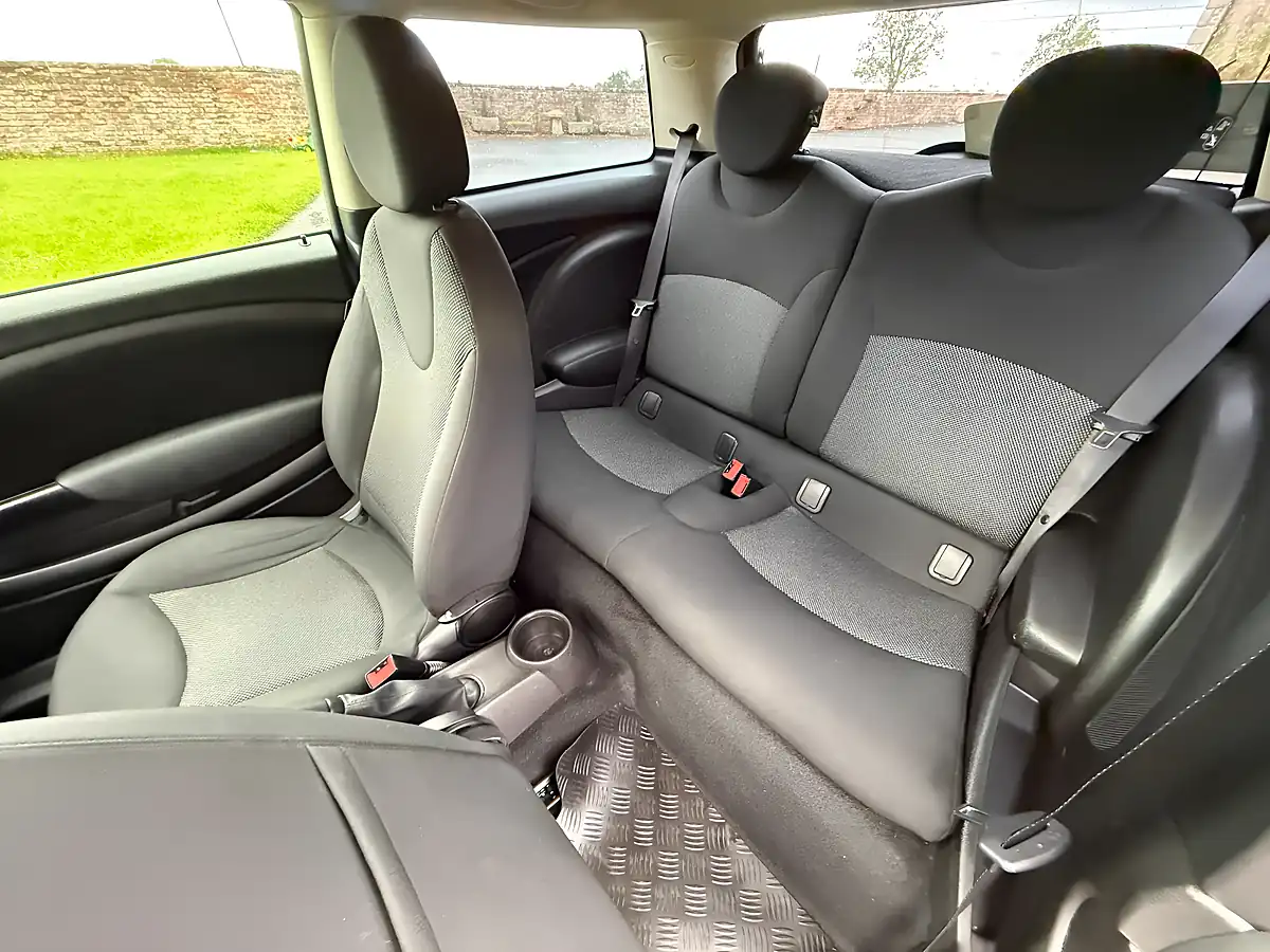 Used 2013 MINI One White - Interior and Exterior details 17