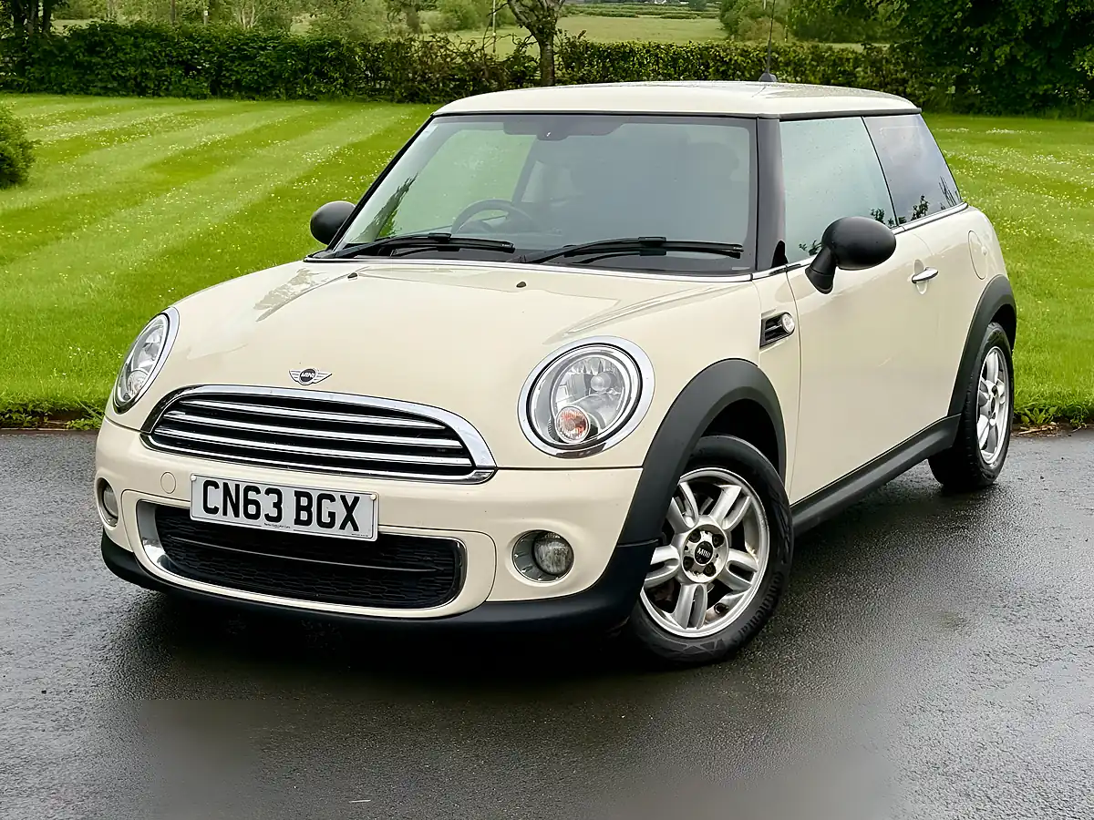 Used 2013 MINI One White - Interior and Exterior details 3