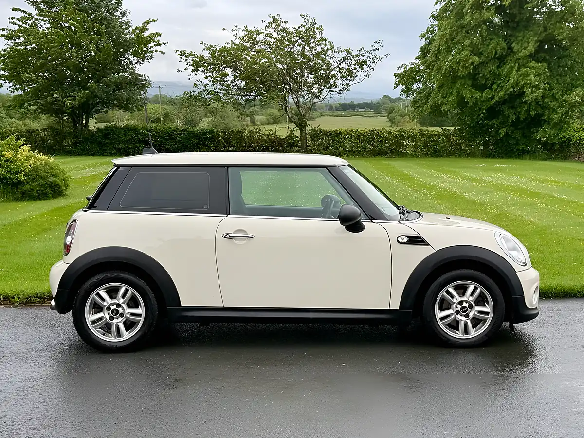 Used 2013 MINI One White - Interior and Exterior details 5