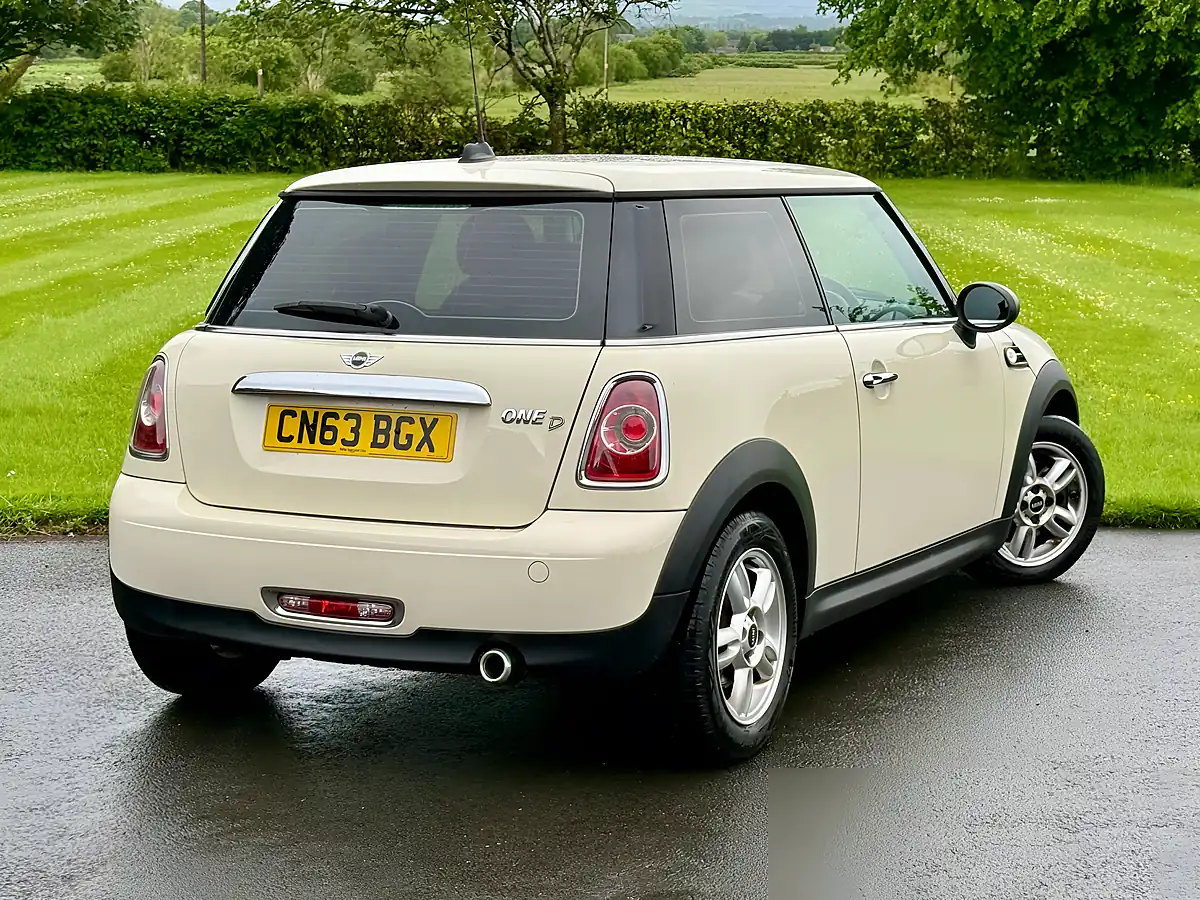 Used 2013 MINI One White - Interior and Exterior details 7