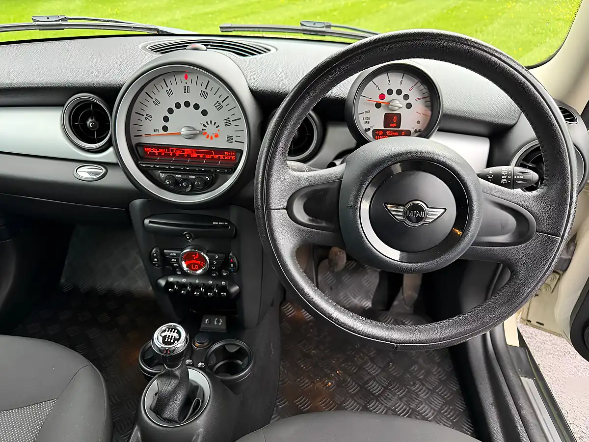 Used 2013 MINI One White - Interior and Exterior details 8