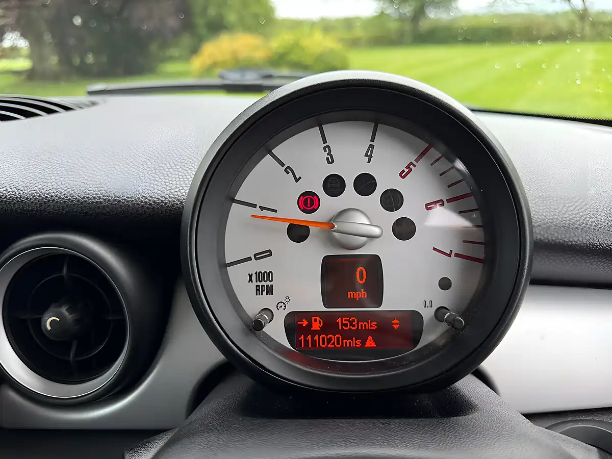 Used 2013 MINI One White - Interior and Exterior details 9