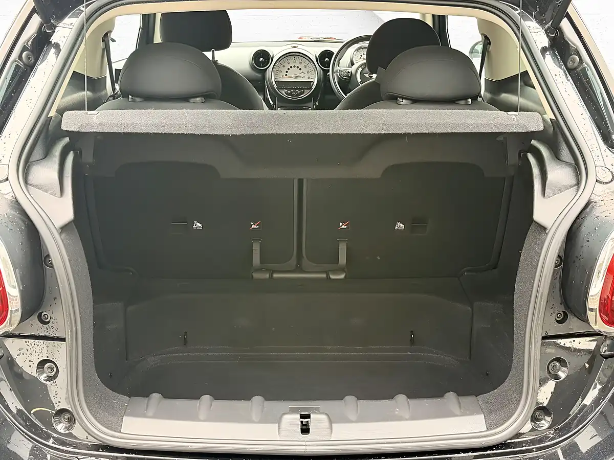 Used 2013 MINI Paceman Cooper Black - Interior and Exterior details 12
