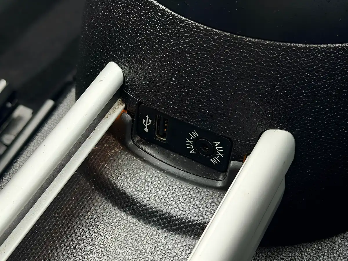 Used 2013 MINI Paceman Cooper Black - Interior and Exterior details 13