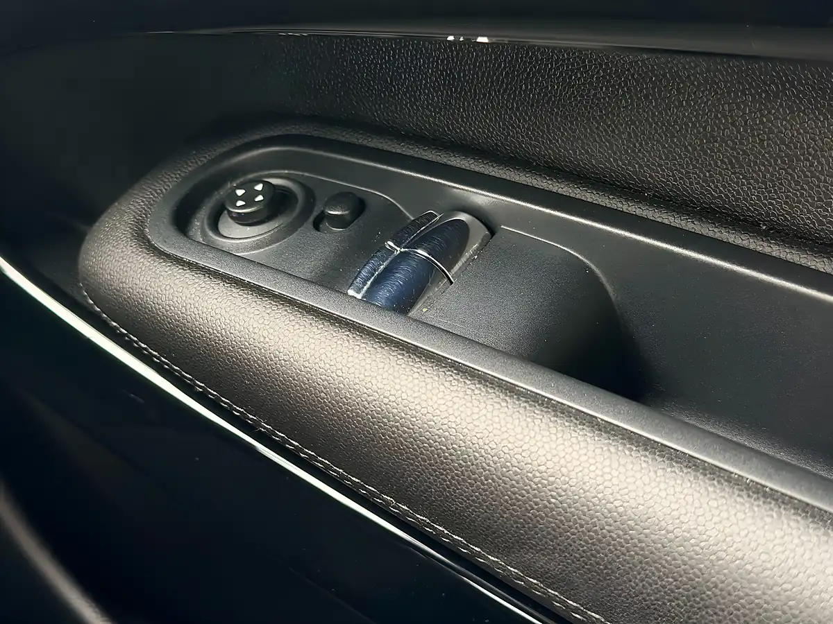 Used 2013 MINI Paceman Cooper Black - Interior and Exterior details 14