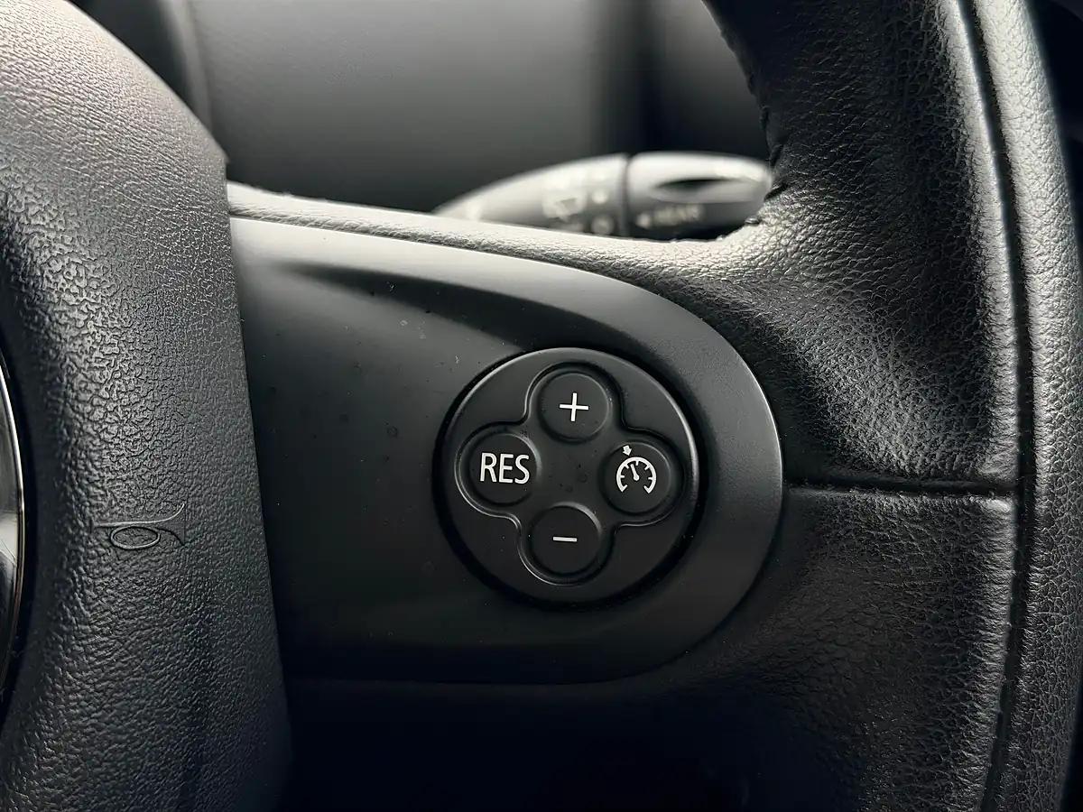 Used 2013 MINI Paceman Cooper Black - Interior and Exterior details 17