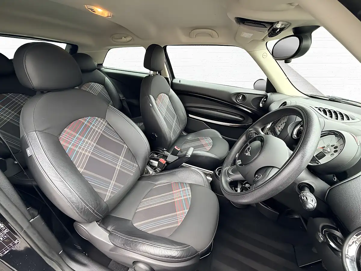 Used 2013 MINI Paceman Cooper Black - Interior and Exterior details 5