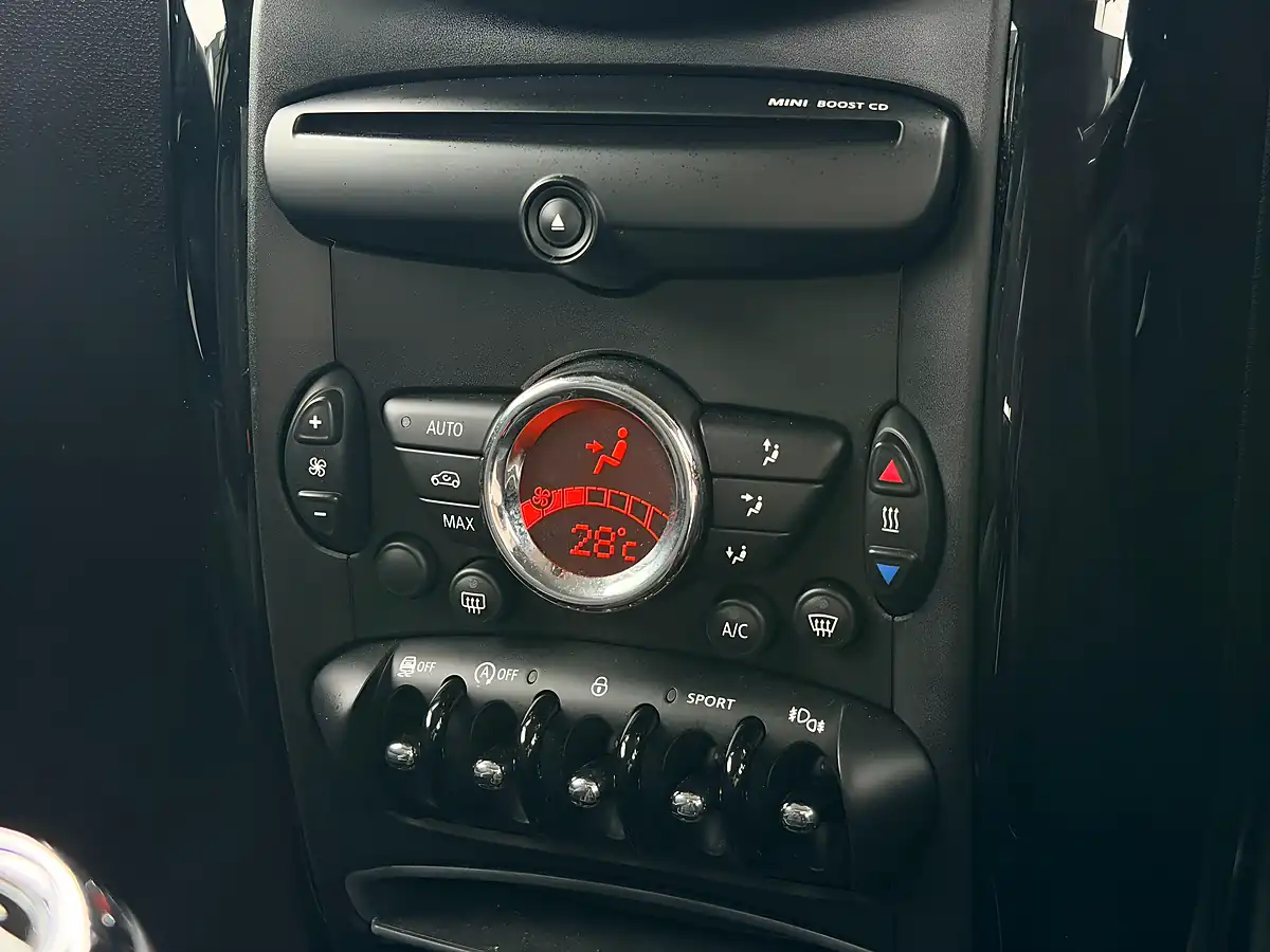 Used 2013 MINI Paceman Cooper Black - Interior and Exterior details 6