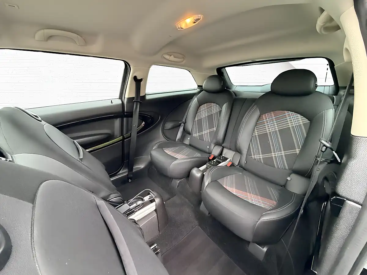 Used 2013 MINI Paceman Cooper Black - Interior and Exterior details 7