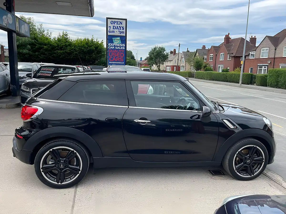 Used 2013 MINI Paceman Cooper S Black - Interior and Exterior details 3