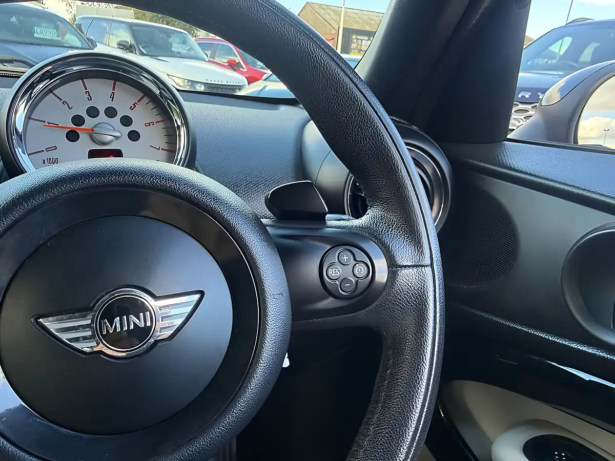 Used 2013 MINI Paceman Cooper Starlight Blue - Interior and Exterior details 12