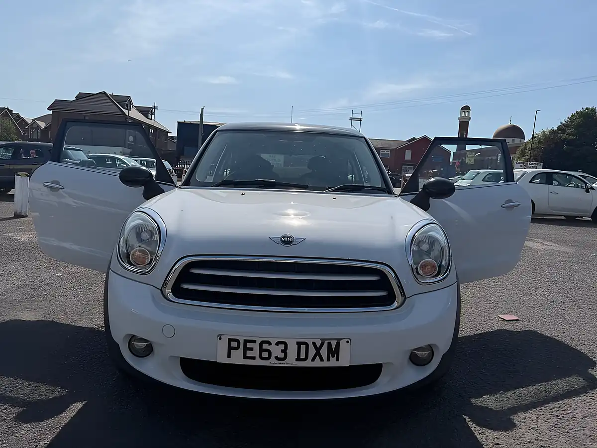 Used 2013 MINI Paceman Cooper White - Interior and Exterior details 3