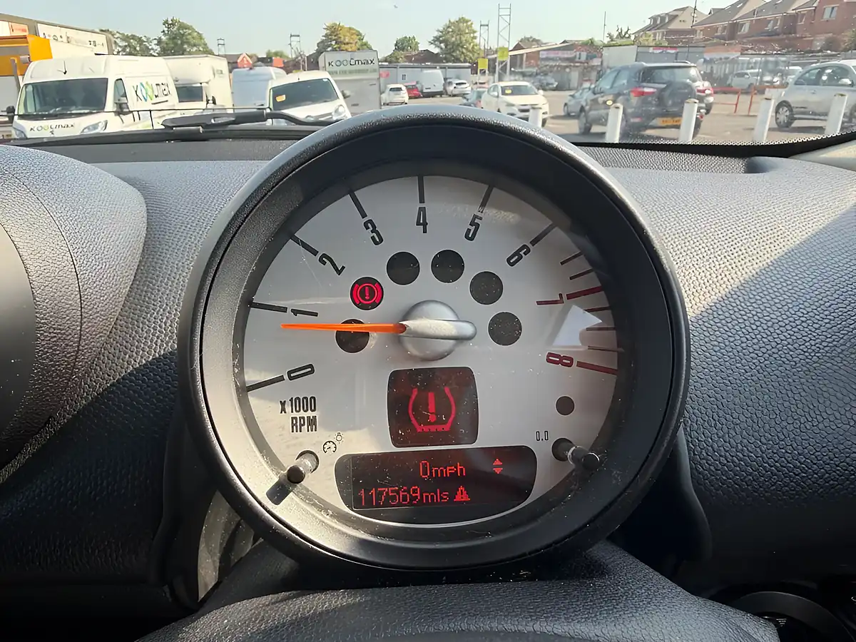 Used 2013 MINI Paceman Cooper White - Interior and Exterior details 4