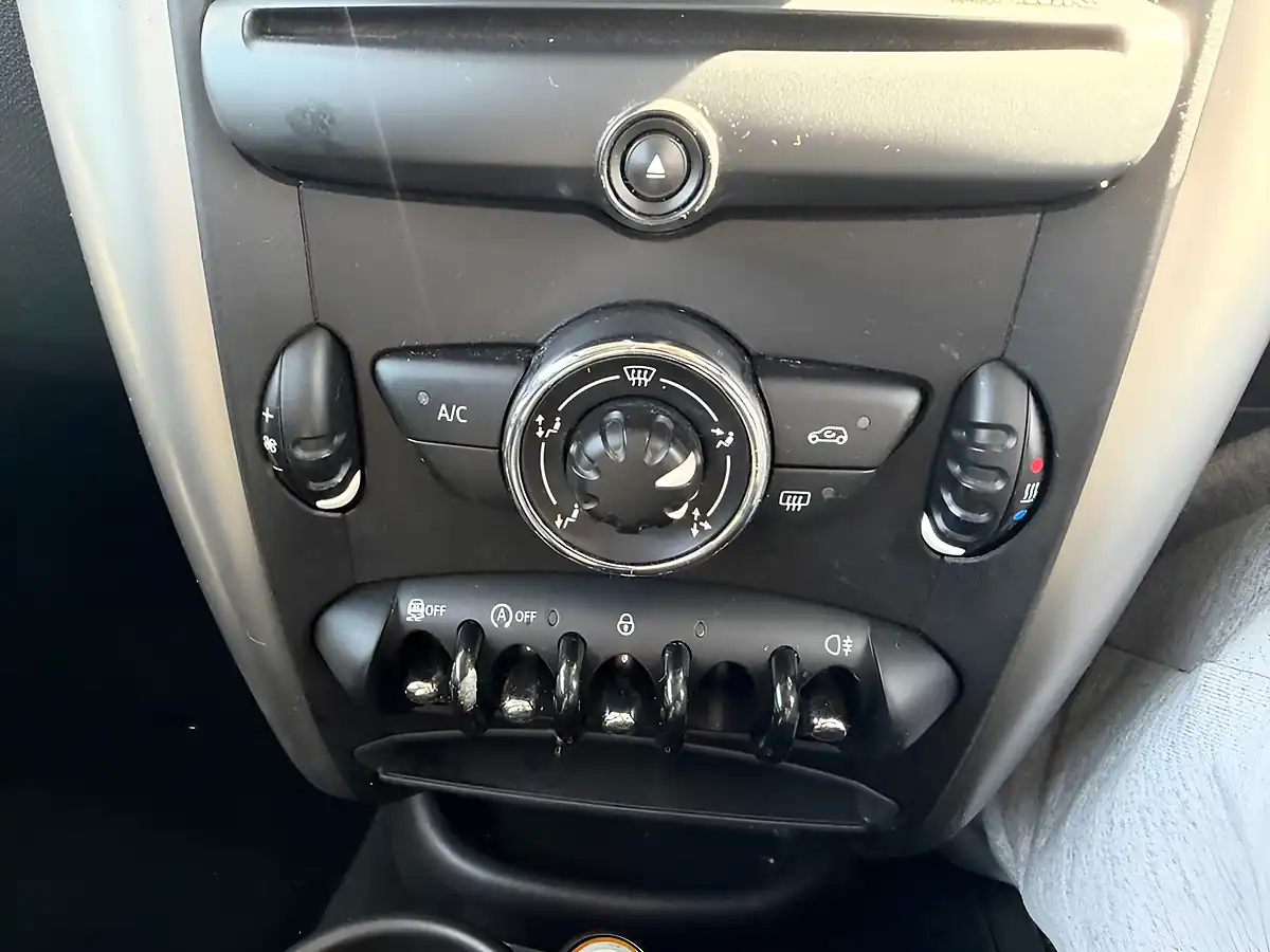 Used 2013 MINI Paceman Cooper White - Interior and Exterior details 6