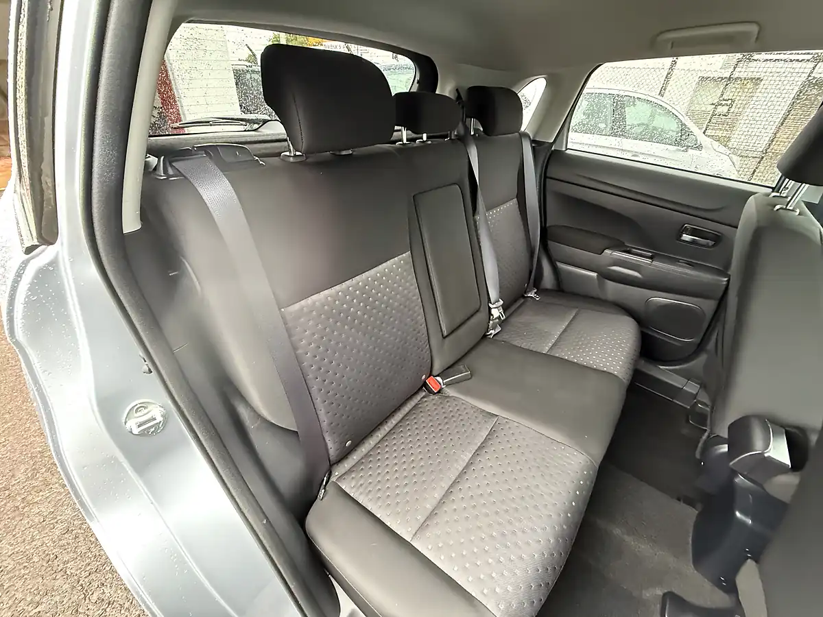 Used 2013 Mitsubishi Asx 3 Silver - Interior and Exterior details 12