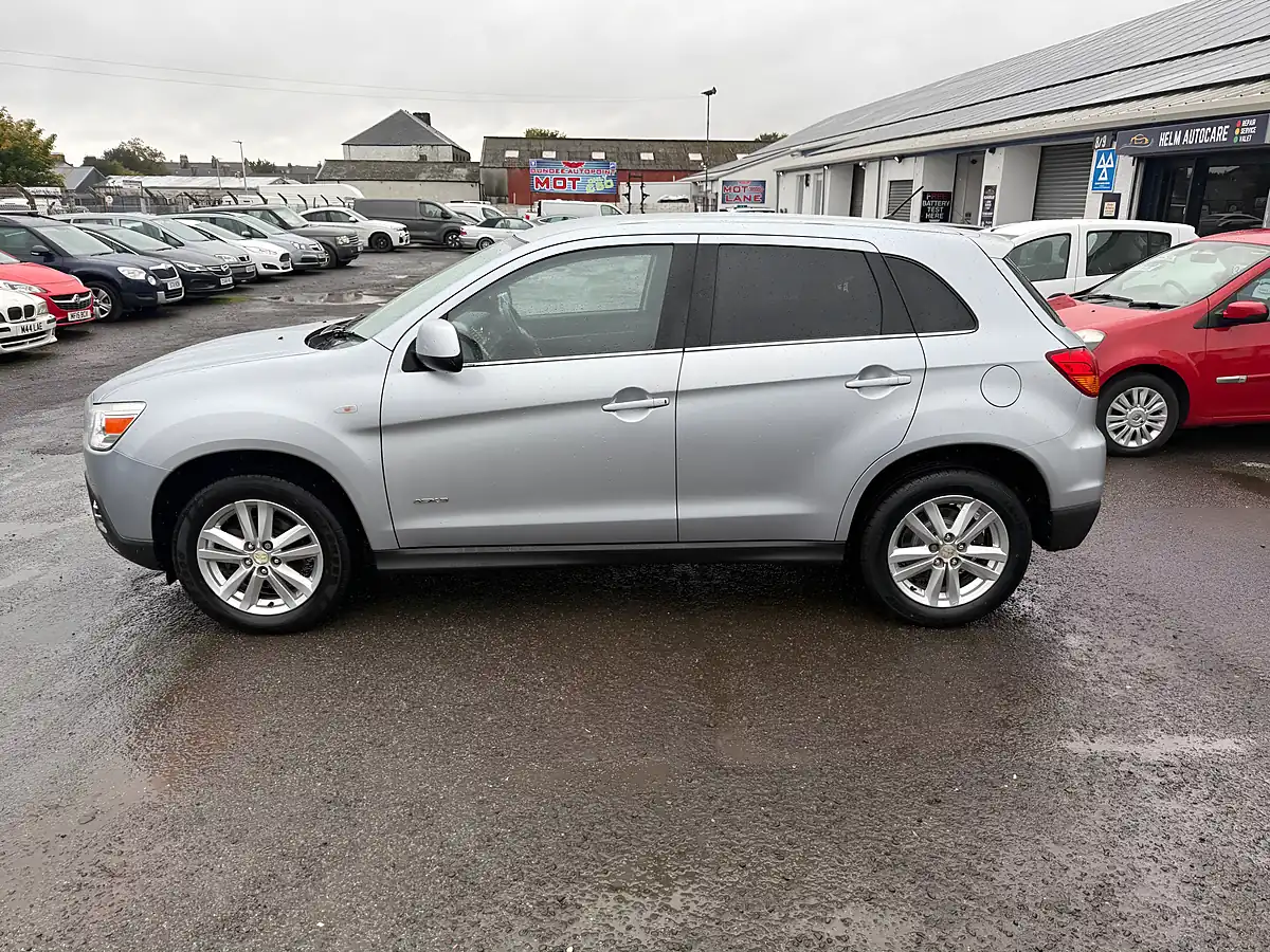 Used 2013 Mitsubishi Asx 3 Silver - Interior and Exterior details 8