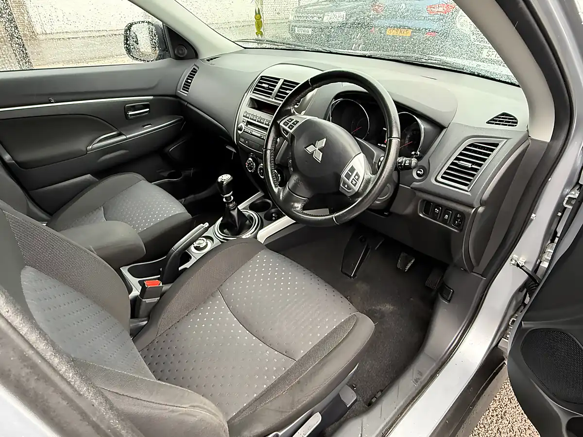 Used 2013 Mitsubishi Asx 3 Silver - Interior and Exterior details 9