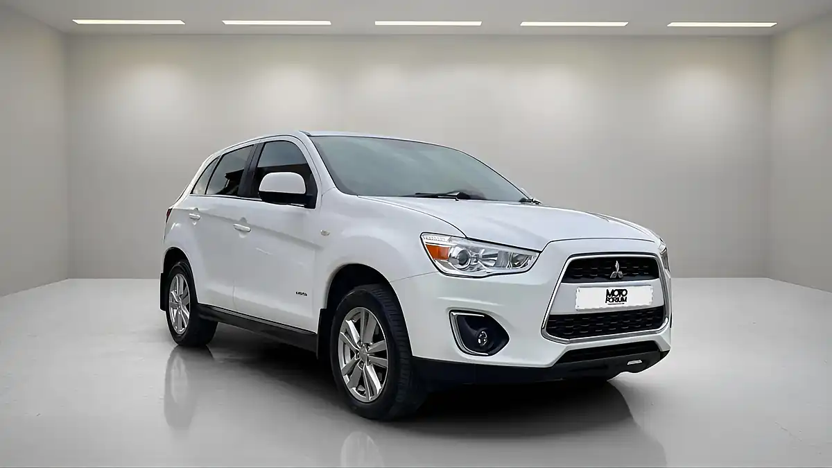 Used 2013 Mitsubishi Asx 3 White - Front View