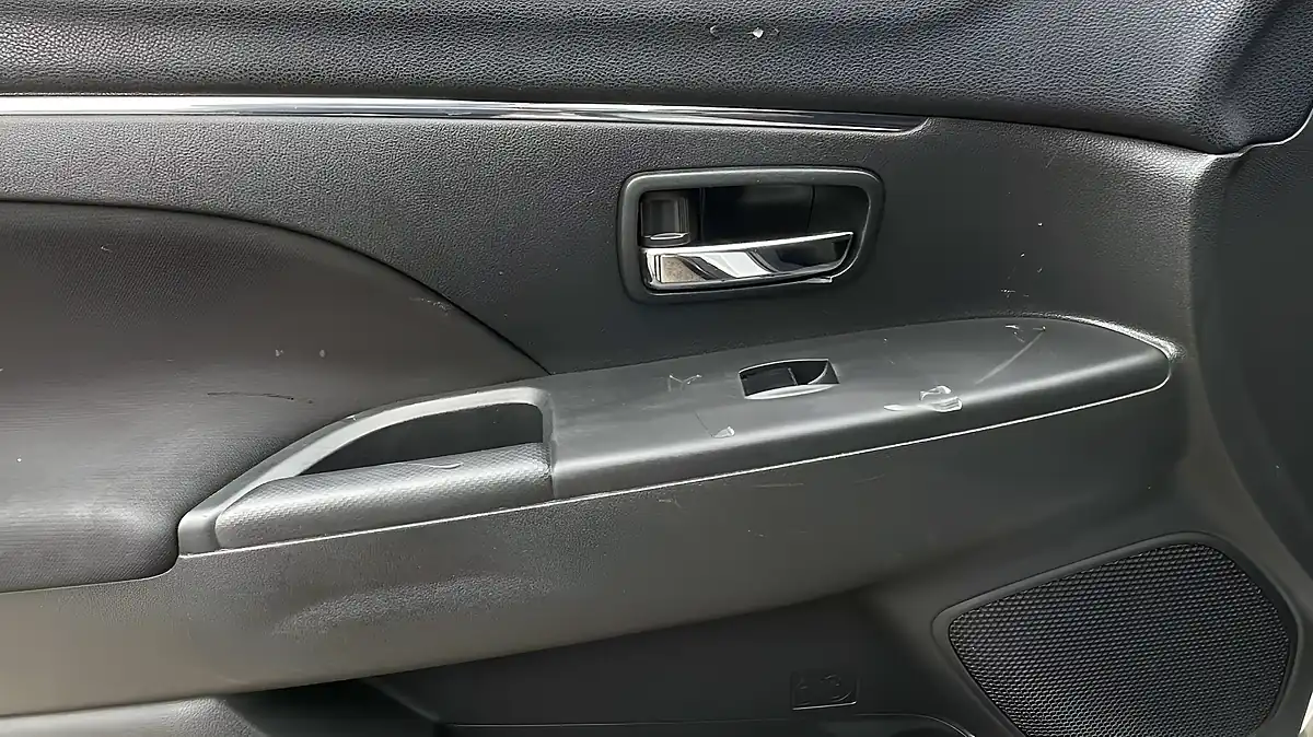 Used 2013 Mitsubishi Asx 3 White - Interior and Exterior details 10