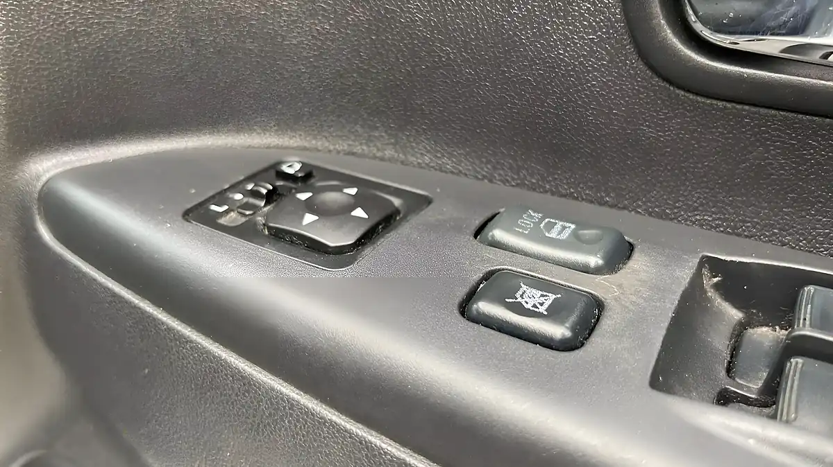 Used 2013 Mitsubishi Asx 3 White - Interior and Exterior details 11