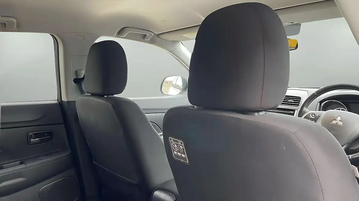 Used 2013 Mitsubishi Asx 3 White - Interior and Exterior details 14