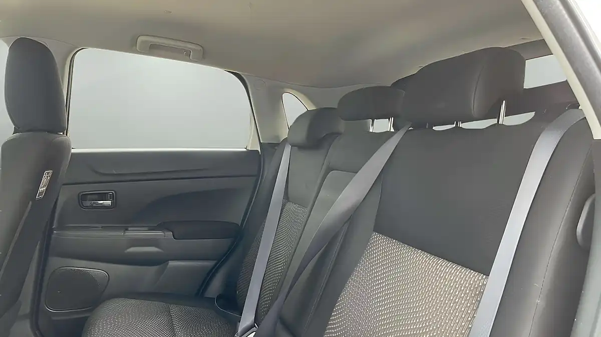 Used 2013 Mitsubishi Asx 3 White - Interior and Exterior details 16