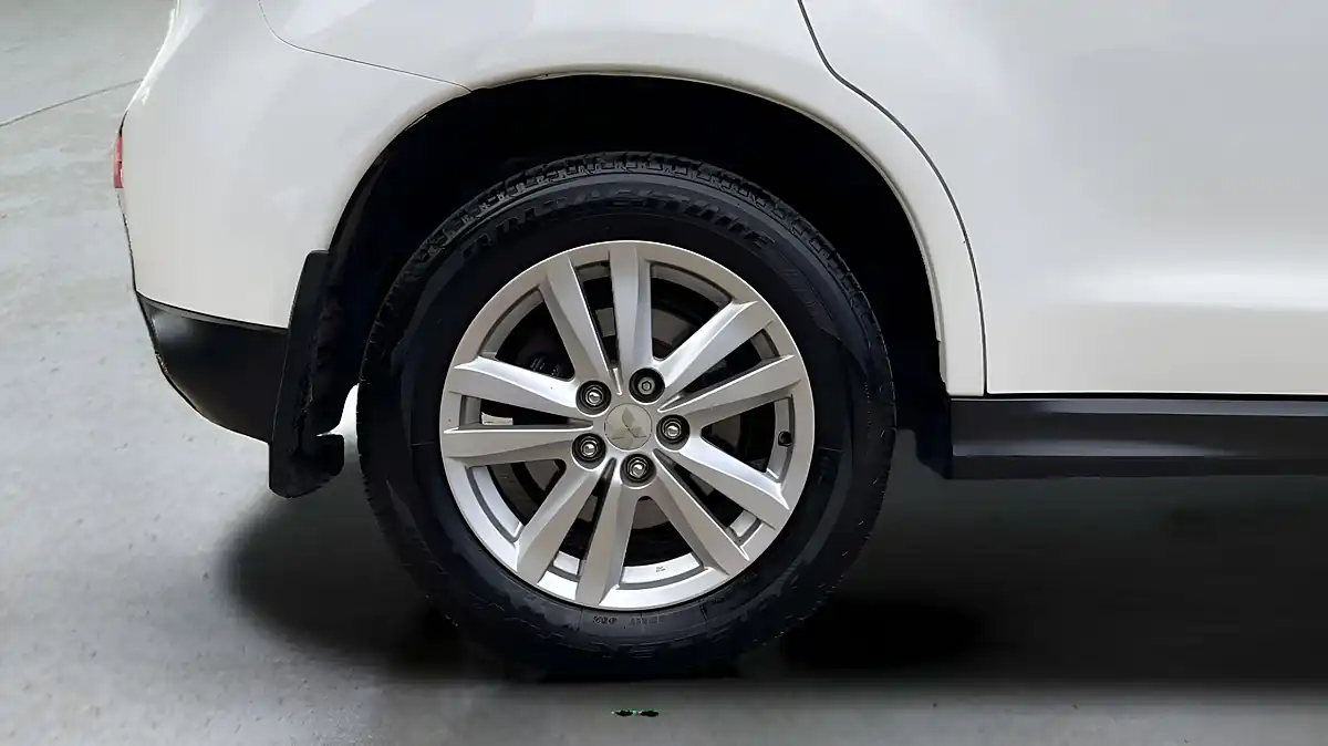 Used 2013 Mitsubishi Asx 3 White - Interior and Exterior details 19
