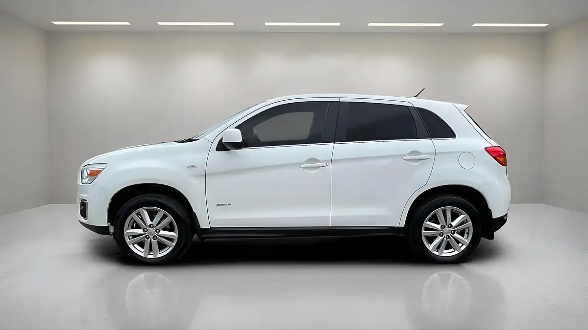Used 2013 Mitsubishi Asx 3 White - Interior and Exterior details 5