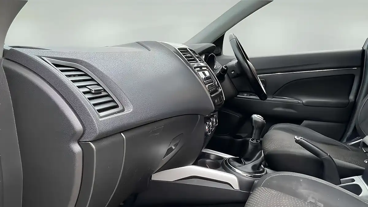 Used 2013 Mitsubishi Asx 3 White - Interior and Exterior details 7