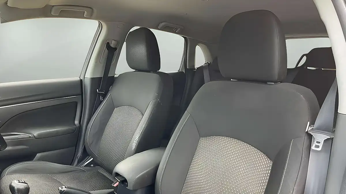Used 2013 Mitsubishi Asx 3 White - Interior and Exterior details 8