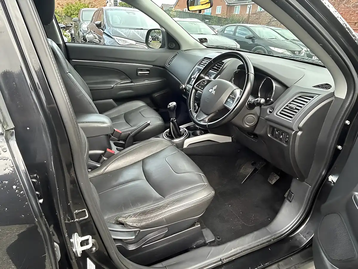 Used 2013 Mitsubishi Asx 4 Black - Interior and Exterior details 13