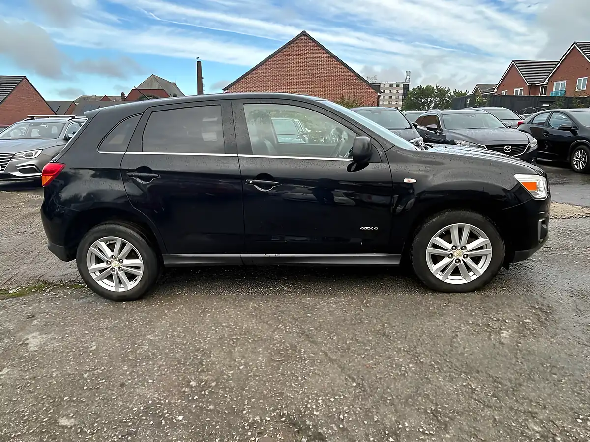 Used 2013 Mitsubishi Asx 4 Black - Interior and Exterior details 7