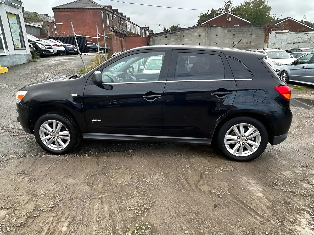 Used 2013 Mitsubishi Asx 4 Black - Interior and Exterior details 8