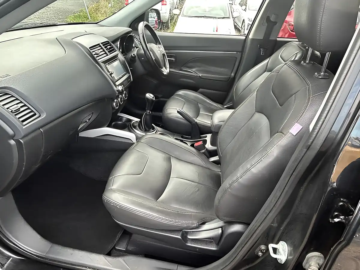 Used 2013 Mitsubishi Asx 4 Black - Interior and Exterior details 9