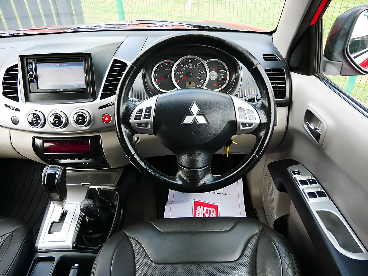Used 2013 Mitsubishi L200 Barbarian Lb Dcb Red - Interior and Exterior details 10