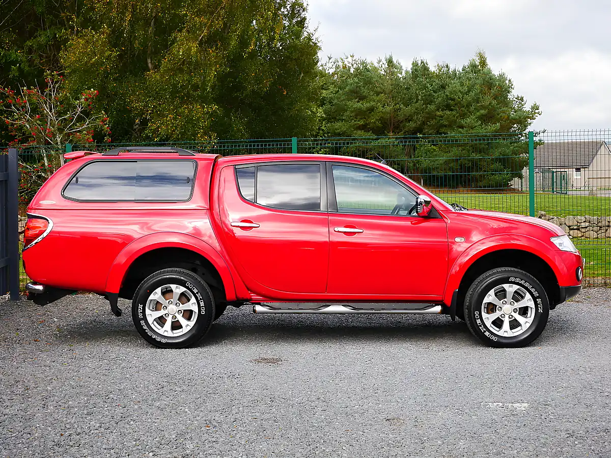Used 2013 Mitsubishi L200 Barbarian Lb Dcb Red - Interior and Exterior details 5