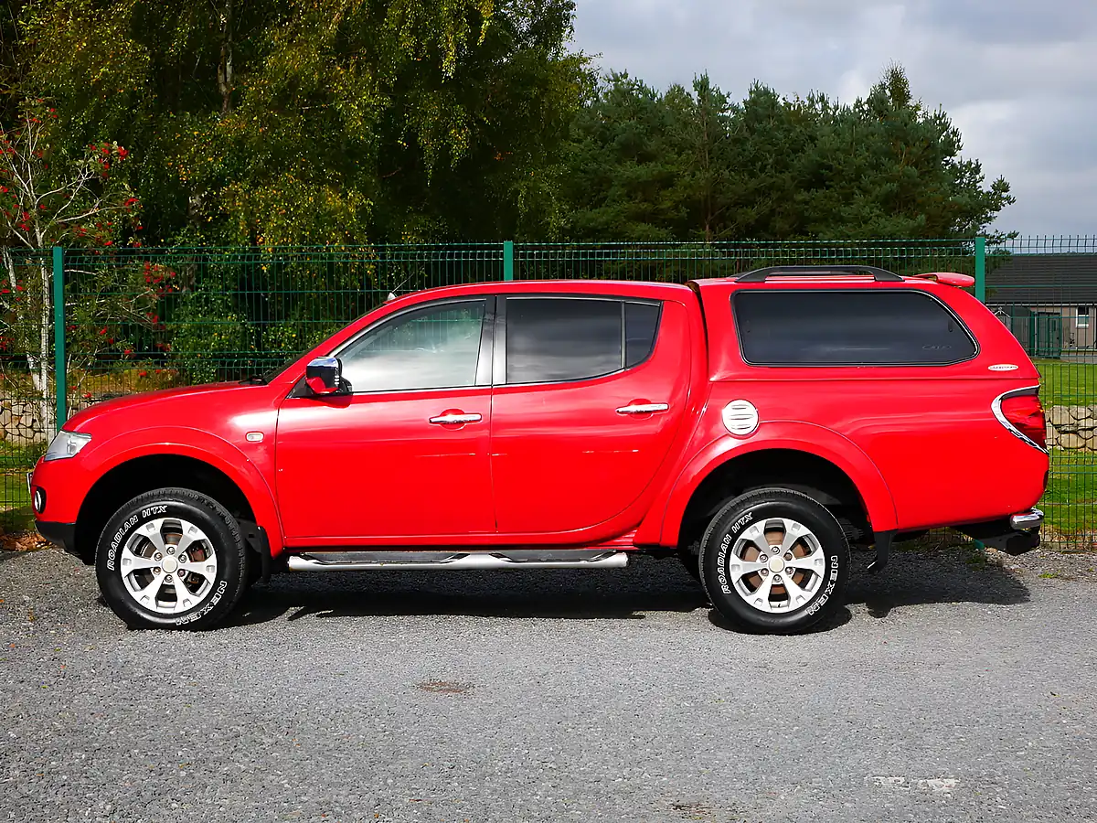 Used 2013 Mitsubishi L200 Barbarian Lb Dcb Red - Interior and Exterior details 6